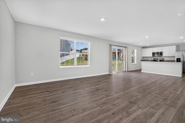 Building Photo - 3155 White Tail Dr