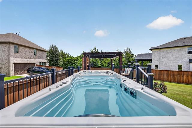 Building Photo - 8700 Fairway Ln
