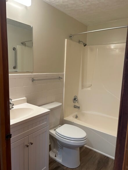 Building Photo - Strnad Drive Apartments
