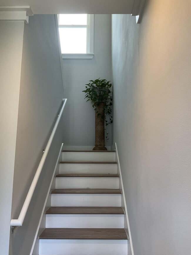 Building Photo - 16 Riker Ave