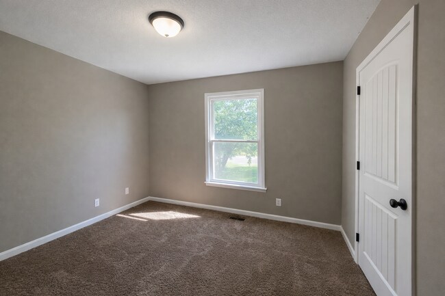 Building Photo - $1500 3 Bedroom 2 Bath Modern Brick Home!