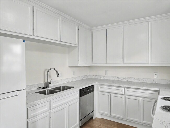 Building Photo - 603 Archer St