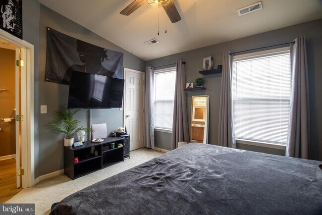 Building Photo - 113 Aero St