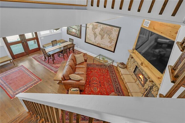 Building Photo - 268 Creek Bank Dr