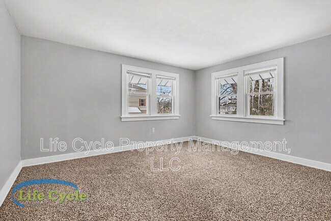 Building Photo - 507 Eastern Ave SE