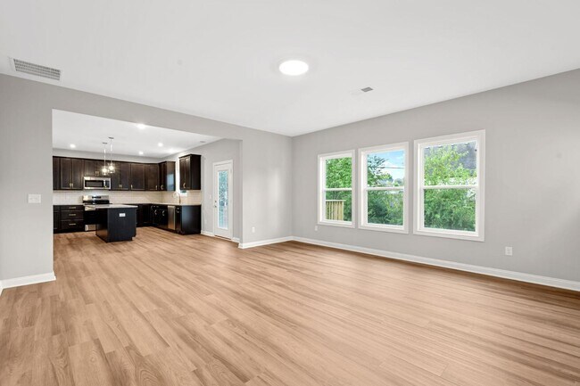 Building Photo - 453 Friendly Ave