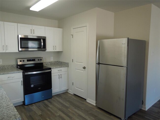 Building Photo - 266 Bluebonnet-