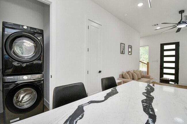 Building Photo - 7129 Sidney St