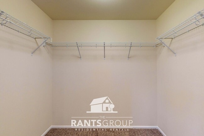 Building Photo - Beat the Heat in this Fantastic Home in Tu...