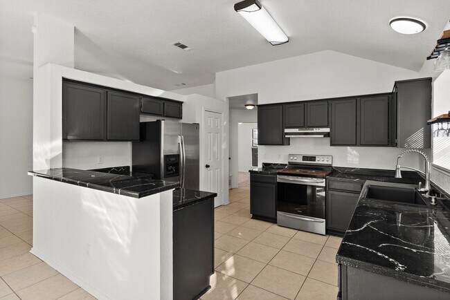 Building Photo - 4803 Topsey Dr