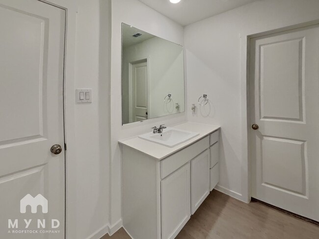 Building Photo - 1262 Basswood Dr