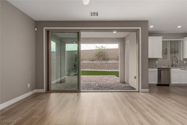 Building Photo - 759 Rogue Wave St