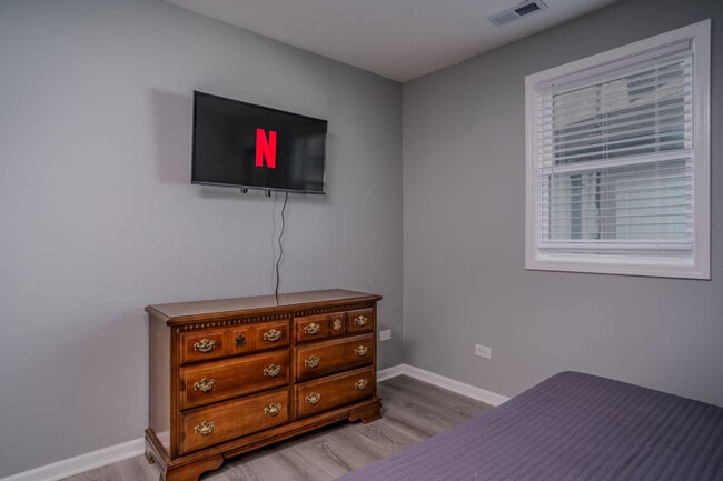 Building Photo - 3407 Venice Ave