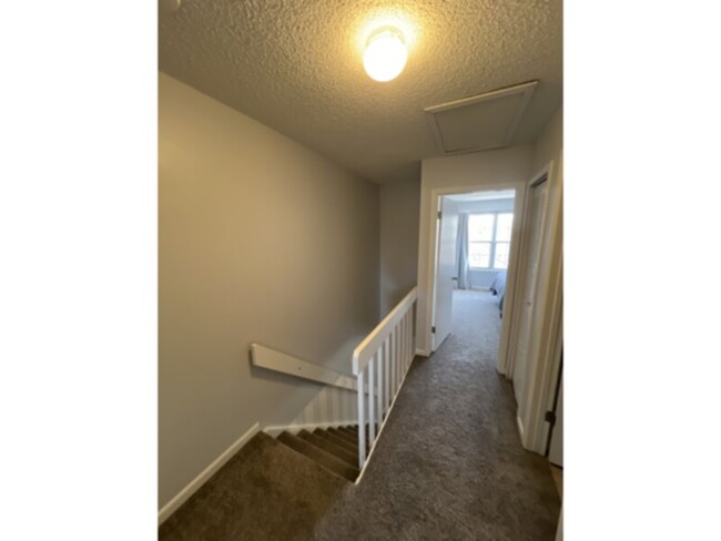 Building Photo - Beautifully updated 2-bedroom, 2-bathroom ...