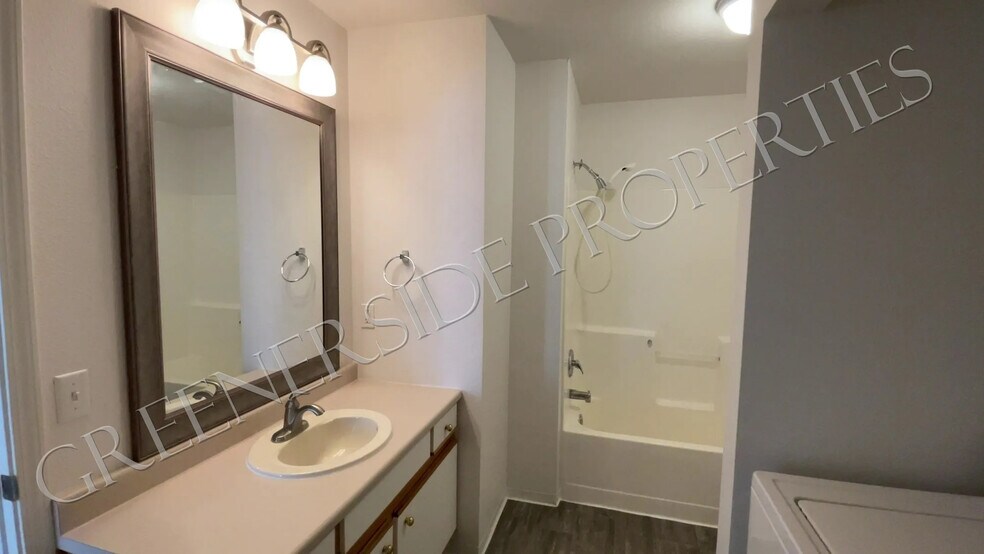 Bathroom - 677 Paradise Plz