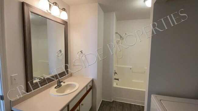 Bathroom - 677 Paradise Plz