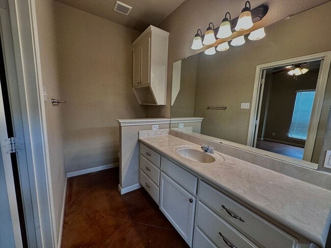 Building Photo - Charming 4/3 House Near Baylor!