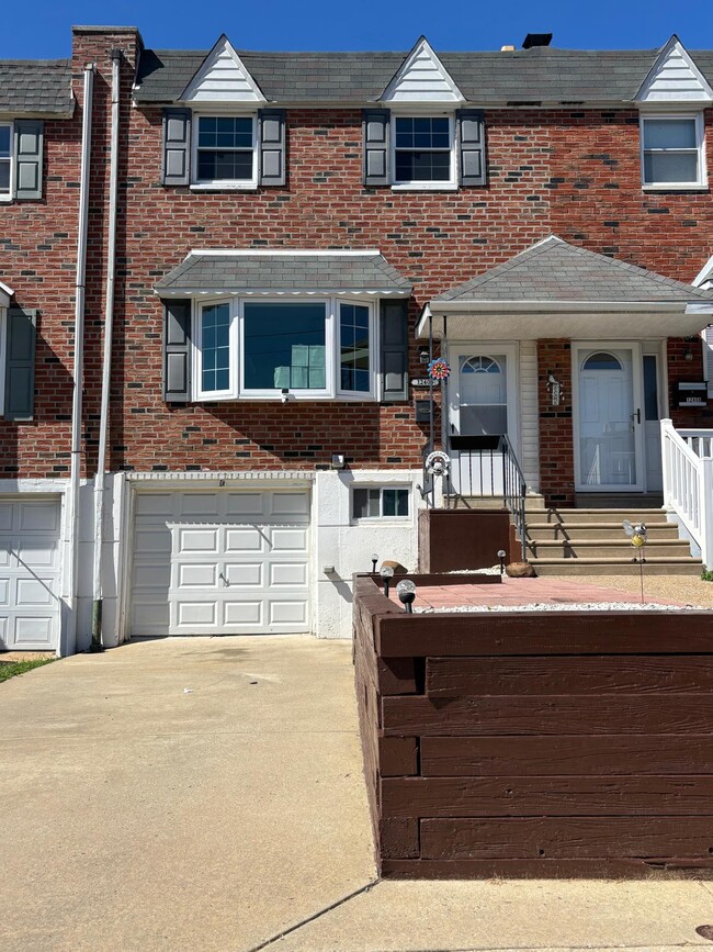 Building Photo - 12406 Dunks Ferry Rd