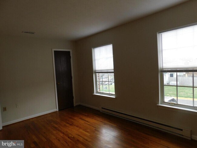 Building Photo - 248 Waterford Ln