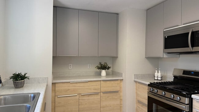 Building Photo - 52121 Avenida Velasco