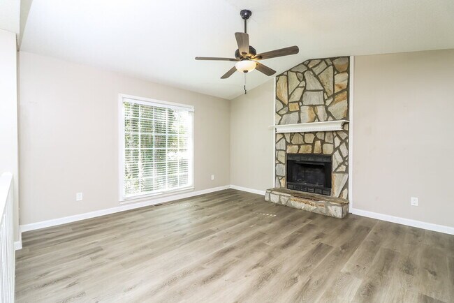 Building Photo - 222 Cove Rd