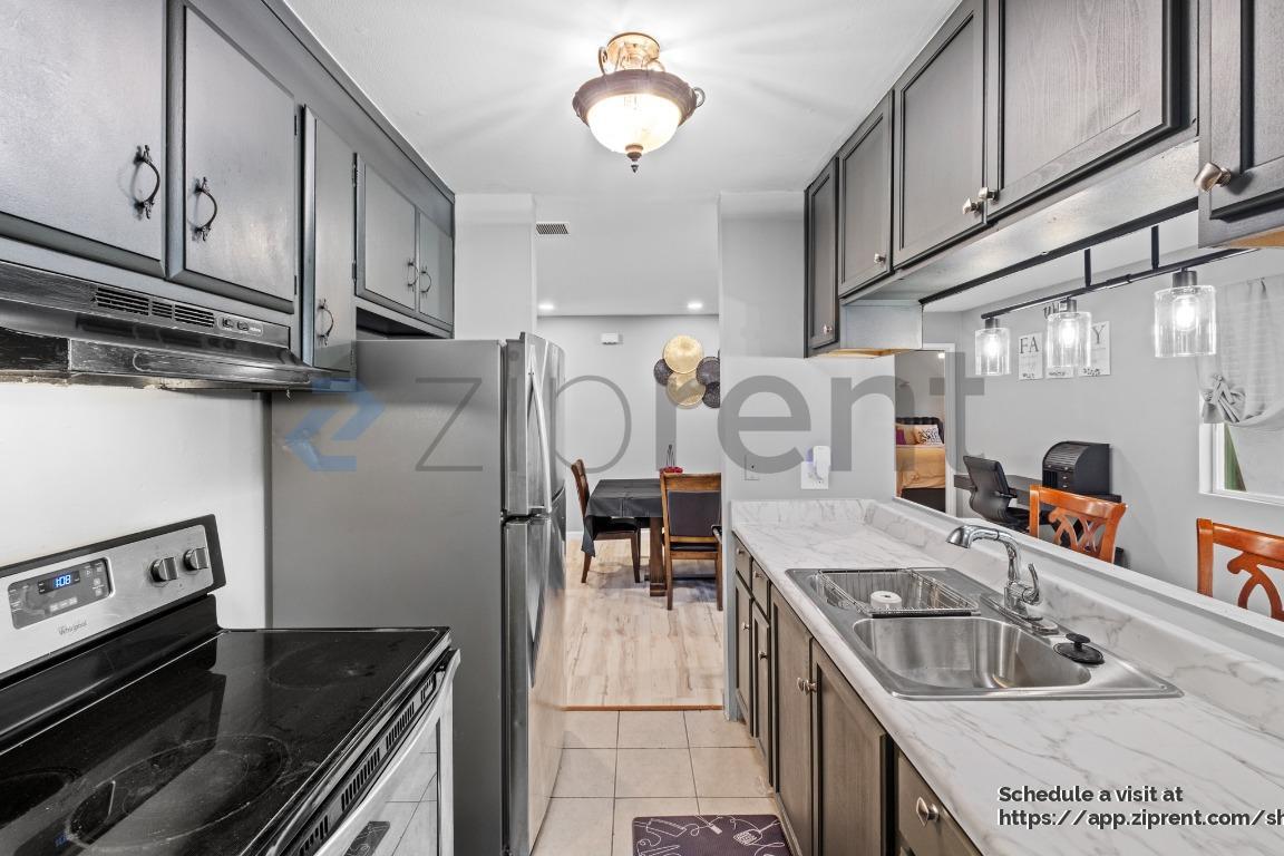 Building Photo - 325 Falcon Dr