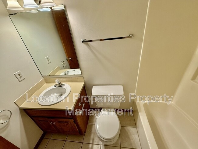 Building Photo - 3619 Lakecrest Ct