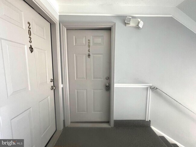 Building Photo - 689 Winding Stream Way