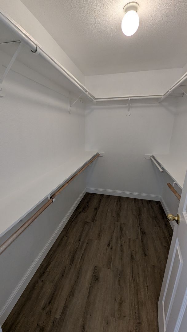 Building Photo - Large & Beautiful 4 Bedroom 2 Bath Custom ...