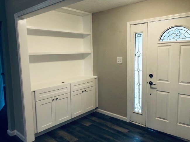 Building Photo - 24803 Hickory Hill Rd