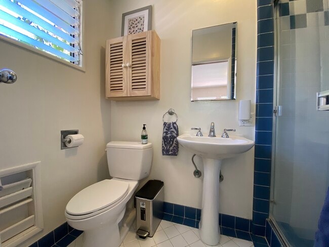 Master bath - 2729 Palos Verdes Dr N