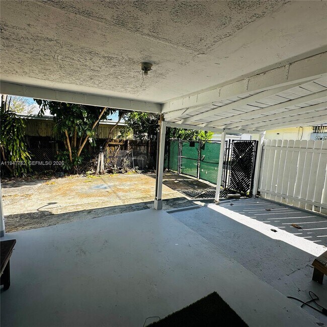 Building Photo - 732 Moffett St