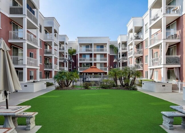 Building Photo - 3740 Santa Rosalia Dr