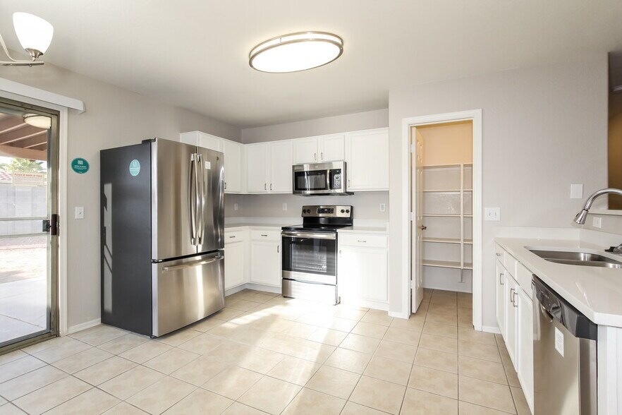 Building Photo - 13812 W Ocotillo Ln