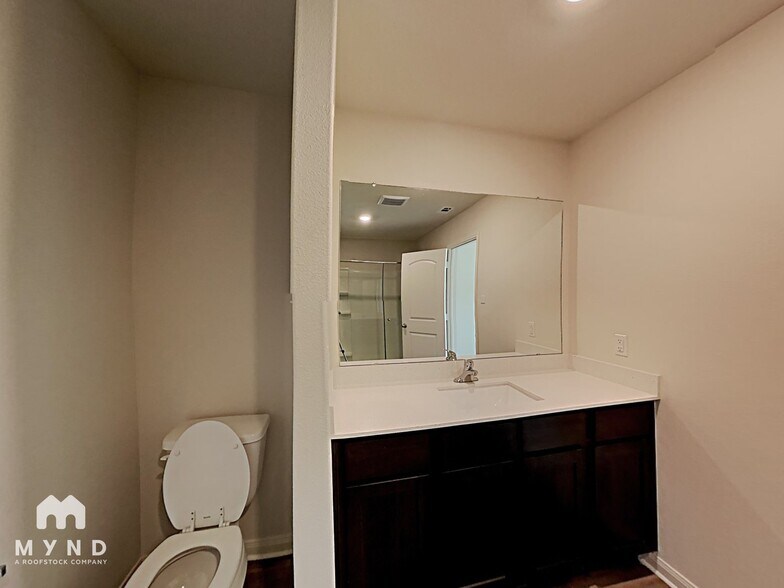 Building Photo - 116 Bandana Cir