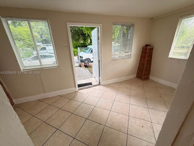 Building Photo - 61 NE 59th Terrace