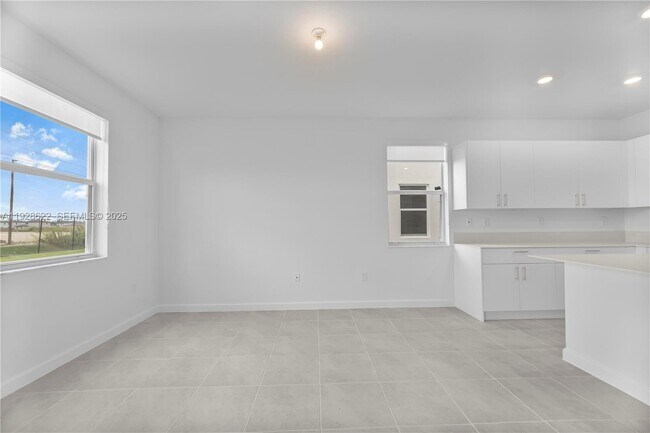 Building Photo - 2498 SE 25th Ct