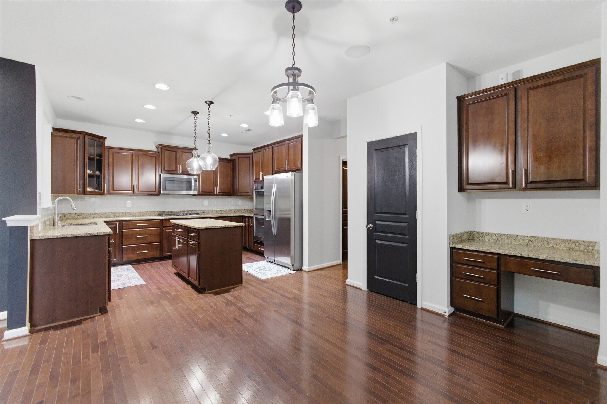 Building Photo - 7585 Holly Ridge Dr