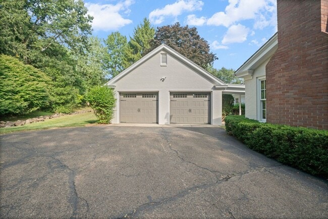 Building Photo - Elegant Fox Chapel 4-Bedroom, 3.5-Bath Home