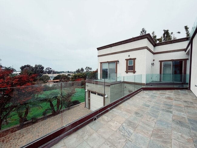 Building Photo - Spacious 6 Bed in Carlsbad with Ocean Views and Roof Top deck, 1 mile to the Beach!!