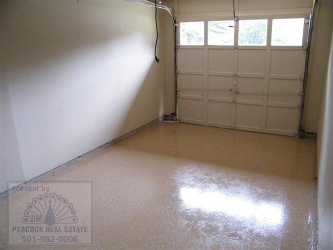 Building Photo - Newly Updated Property