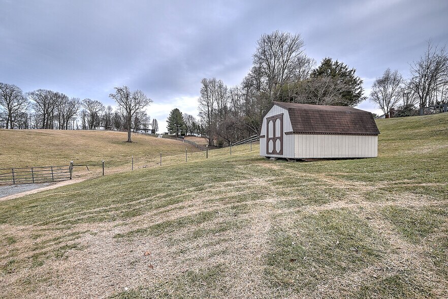 Building Photo - 1104 Old Boones Creek Rd