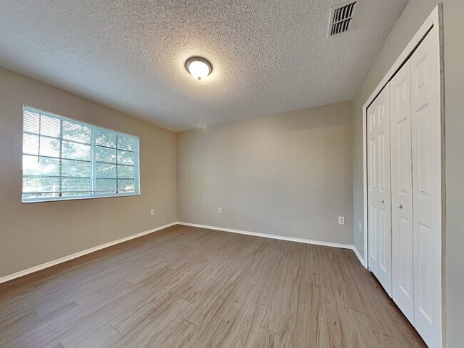 Building Photo - 774 Burlwood St