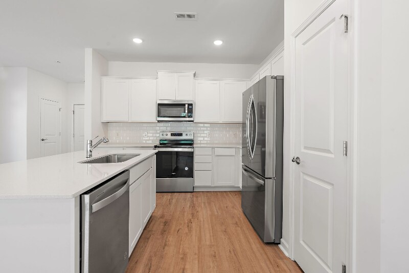 Building Photo - 7136 Mapleside Ln
