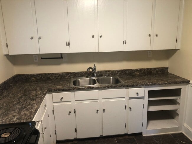 Building Photo - Dresden E - Westchester Duplex