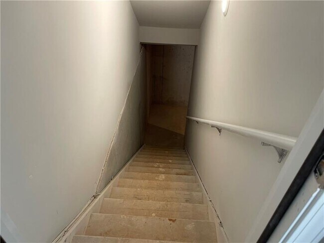 Building Photo - 240 Summerwood Ln