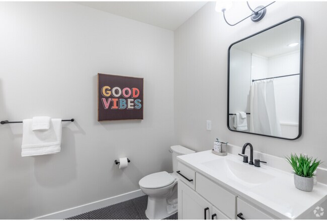 Building Photo - 21 Raymond Ave