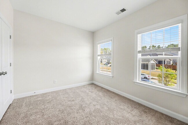 Building Photo - Modern 4BR Home in Raleigh | Great Location