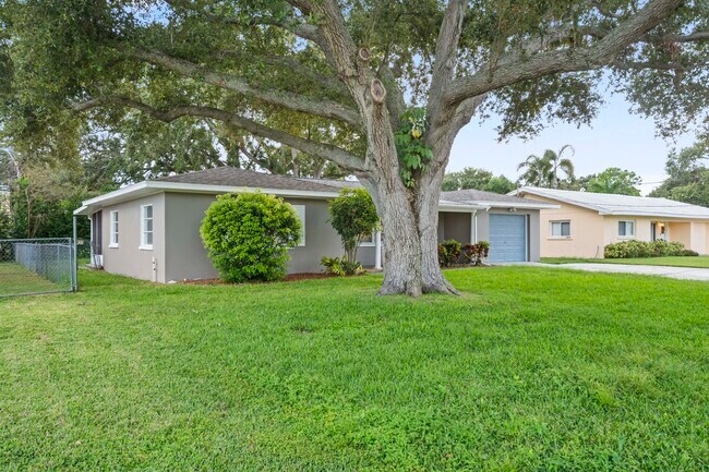 Building Photo - 2192 Belmar Dr