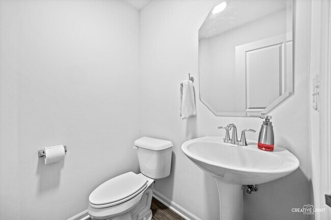 Building Photo - 1097 Moraine Dr